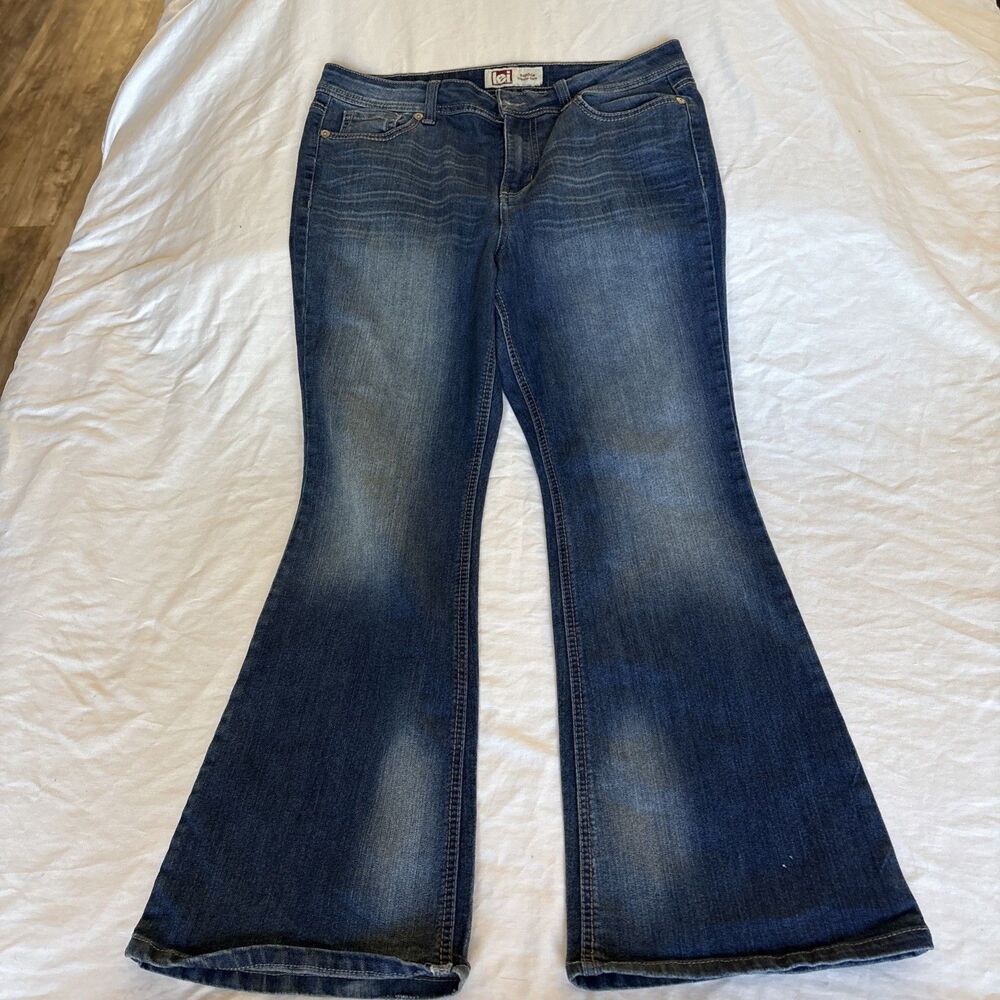 L.E.I. Sophia  Jeans womens jr Size 15 Short  Flare Blue Stretch - Picture 9 of 14